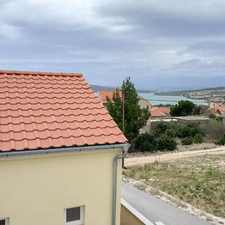 1 Bedroom Cozy In