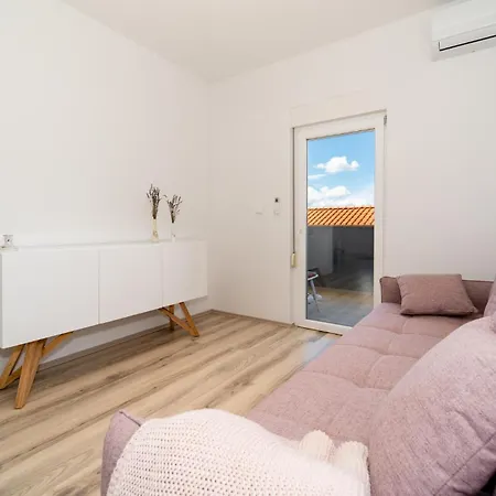 1 Bedroom Cozy In Apartment